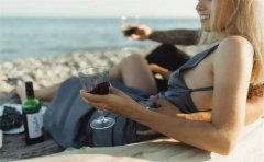 如何挽回男人 给他帮助和惊喜 小细节会感动他