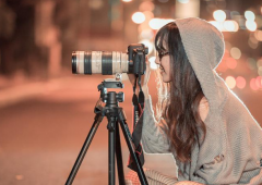 想要挽回分手女朋友的方法，适度和她沟通聊天，让她发泄情绪    