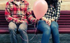 如何挽回一个被你伤害的女人?我和女生聊天，女朋友怀疑我出轨了