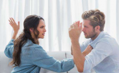 插手别人的感情是大忌,关系再好也别这么做