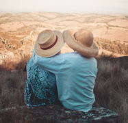 两个很宅的人适合在一起吗 我和男朋友都很宅感情能长久吗